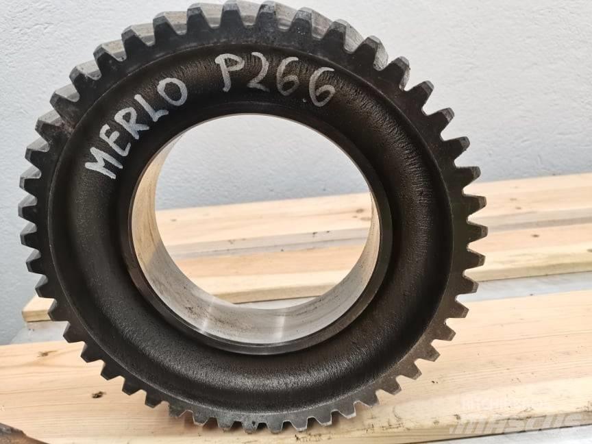 Merlo P 26.6 reducer 轴