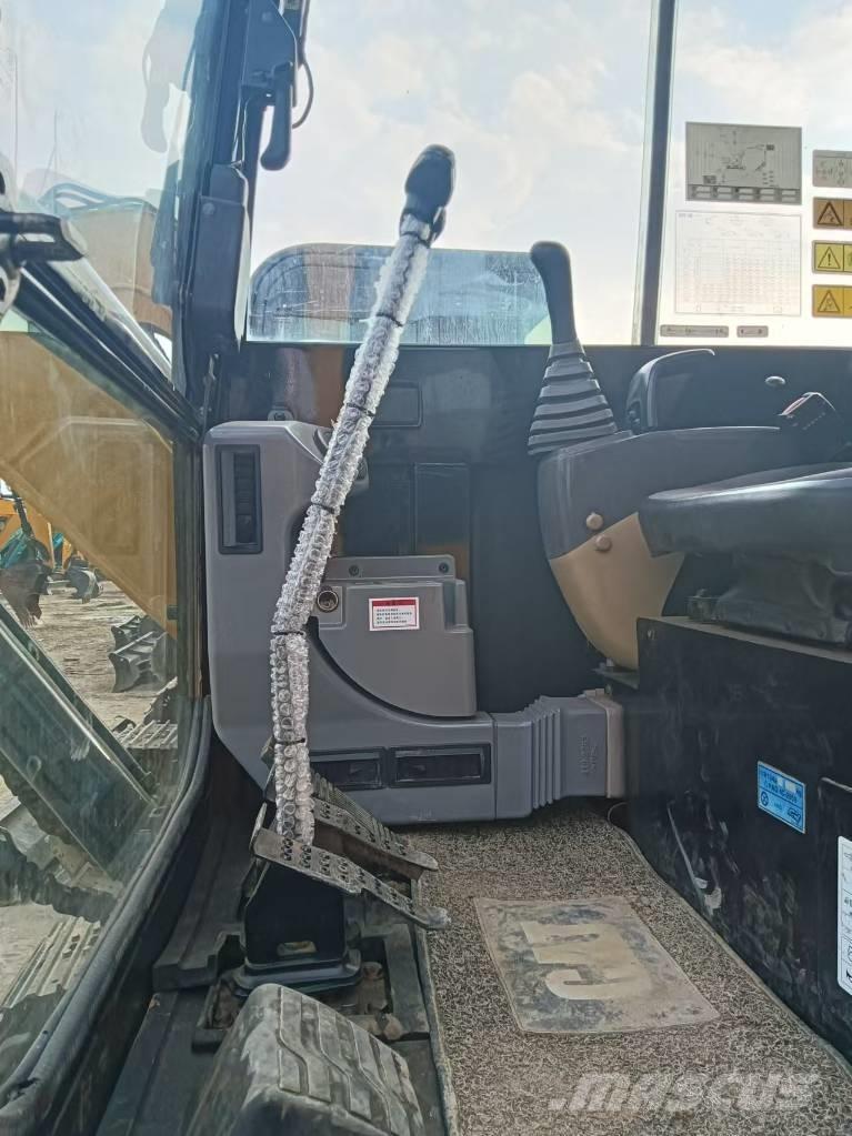 CAT 305.5 小型挖掘机