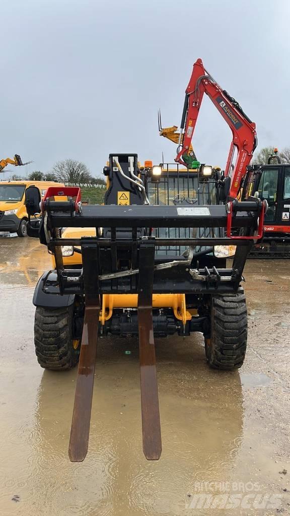 JCB 525-60 伸缩臂叉装车|叉装车