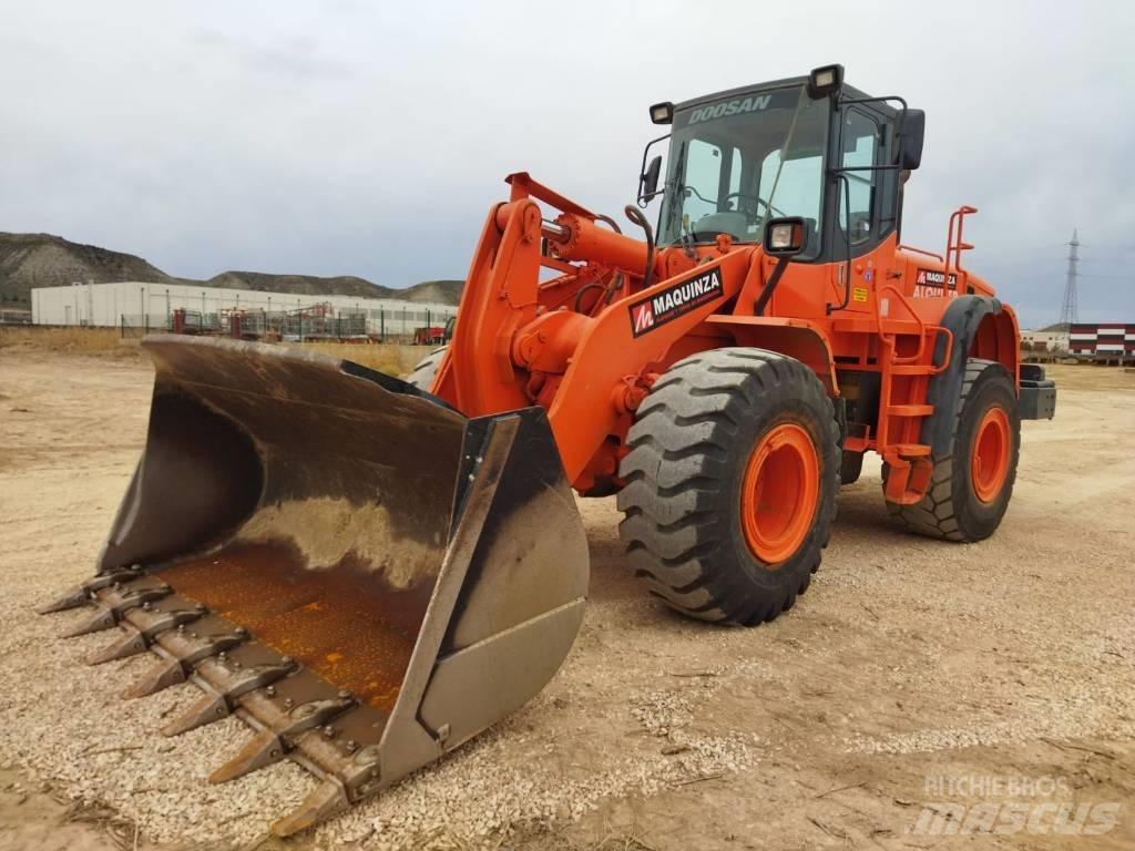 Doosan DL 300 轮式装载机