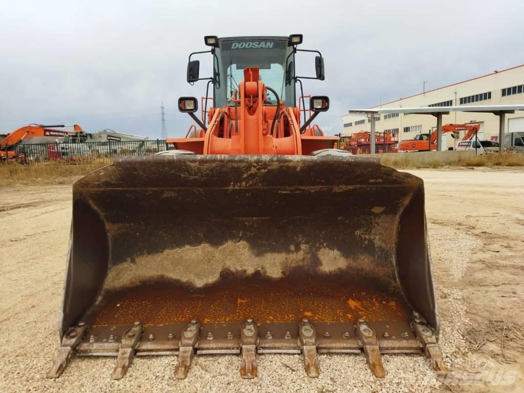 Doosan DL 300 轮式装载机
