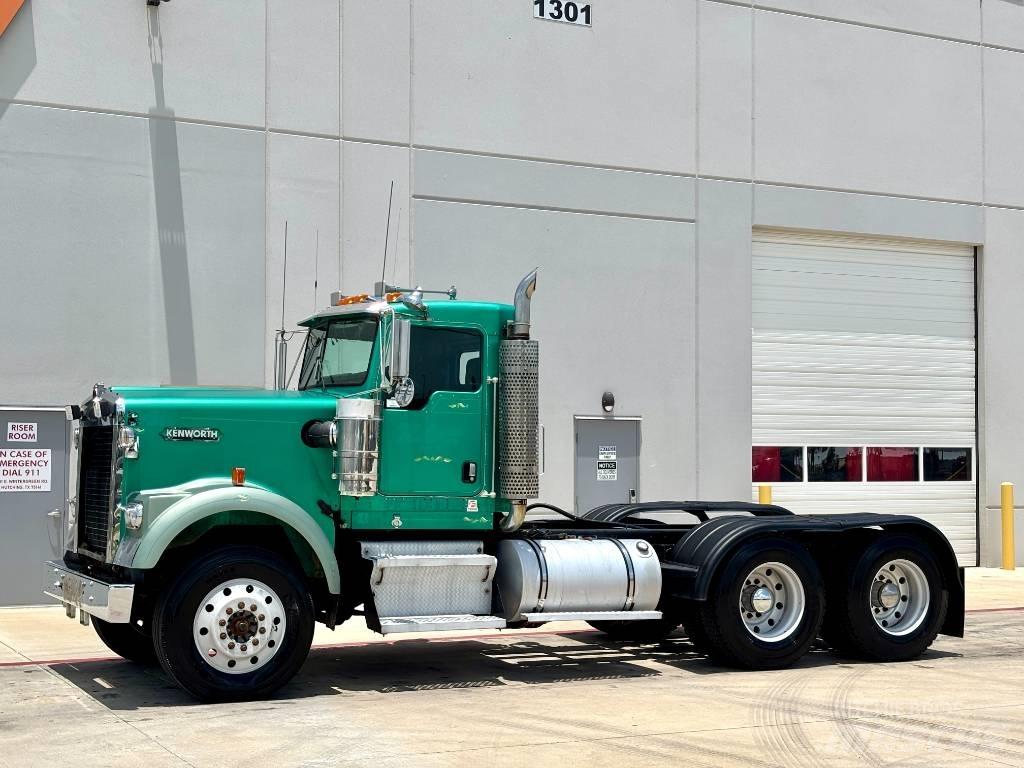 Kenworth W 900 牵引车
