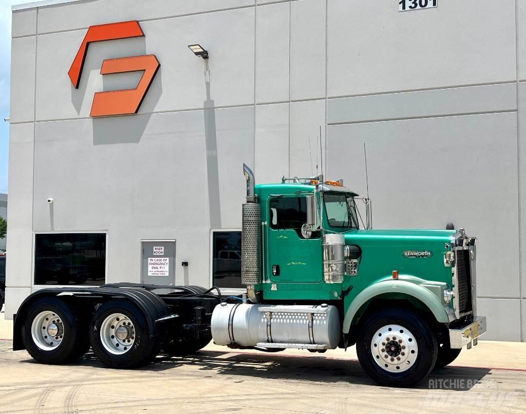 Kenworth W 900 牵引车