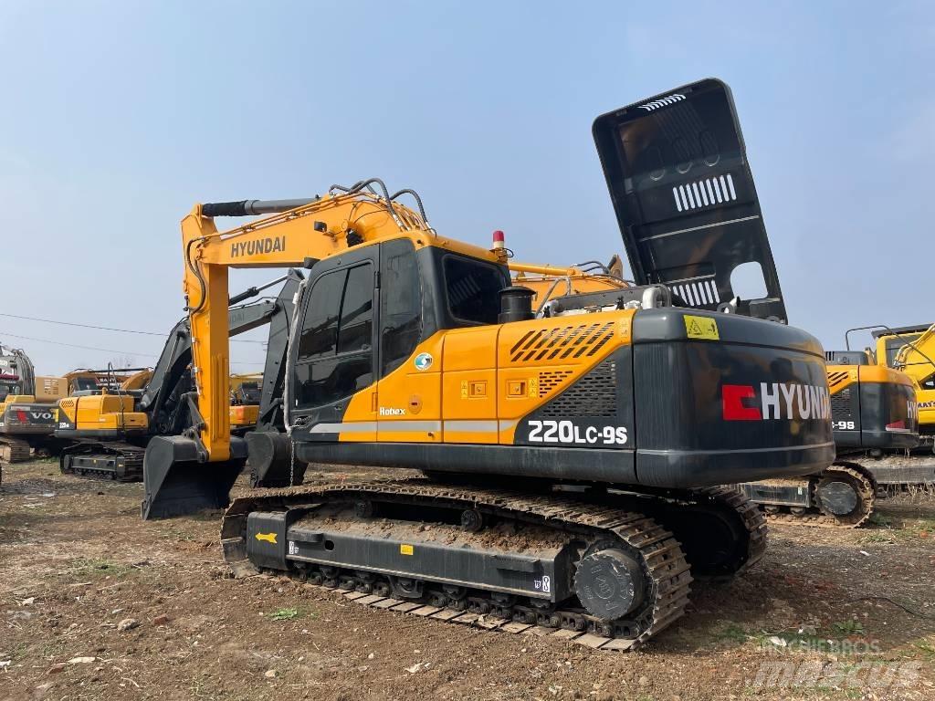 Hyundai 220 履带挖掘机