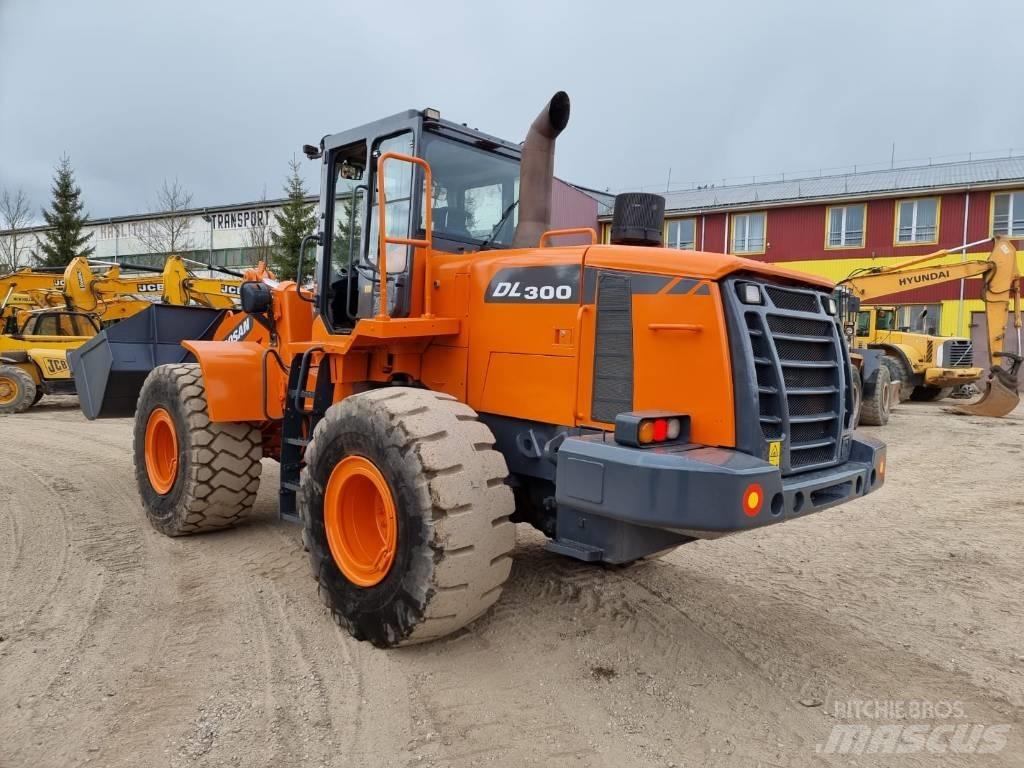 Doosan DL 300-3 轮式装载机