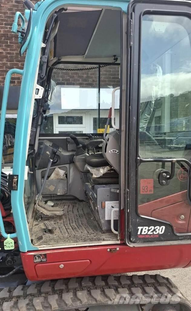 Takeuchi TB230 小型挖掘机