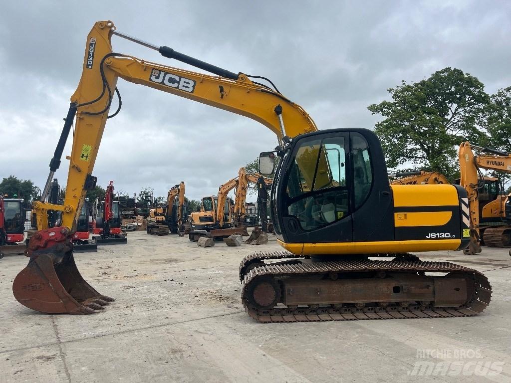 JCB JS 130 履带挖掘机