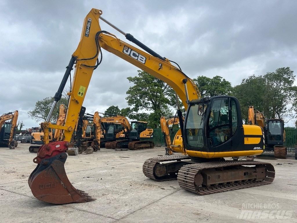 JCB JS 130 履带挖掘机