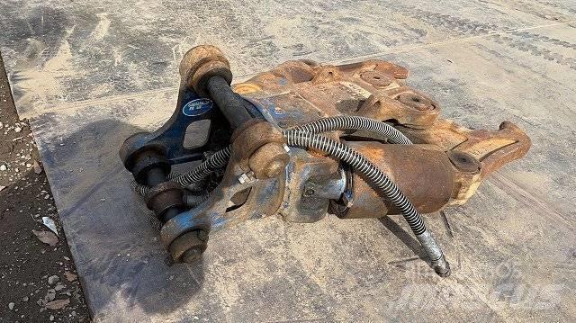 Kobelco SK30UR-6 组装挖掘机
