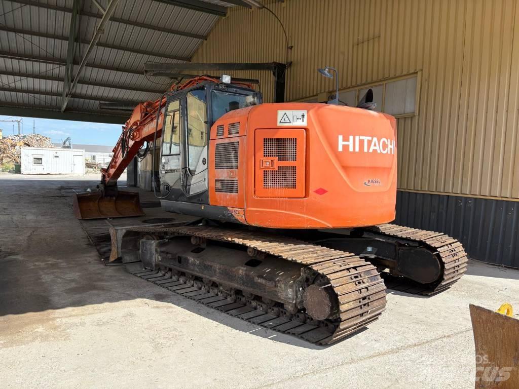 Hitachi ZX 225 履带挖掘机