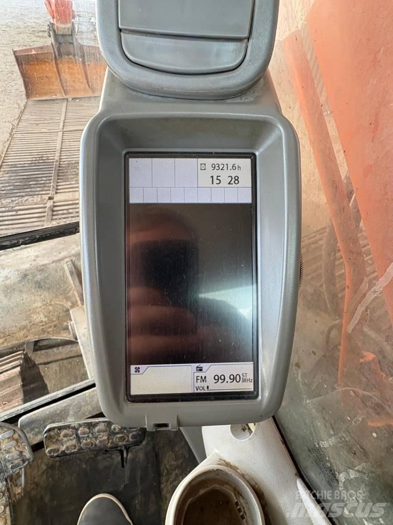 Hitachi ZX 225 履带挖掘机