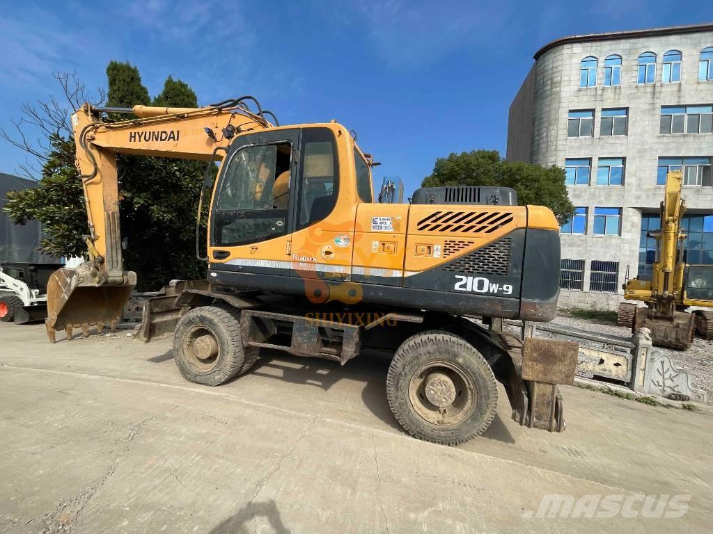 Hyundai R210W-9 轮式挖掘机