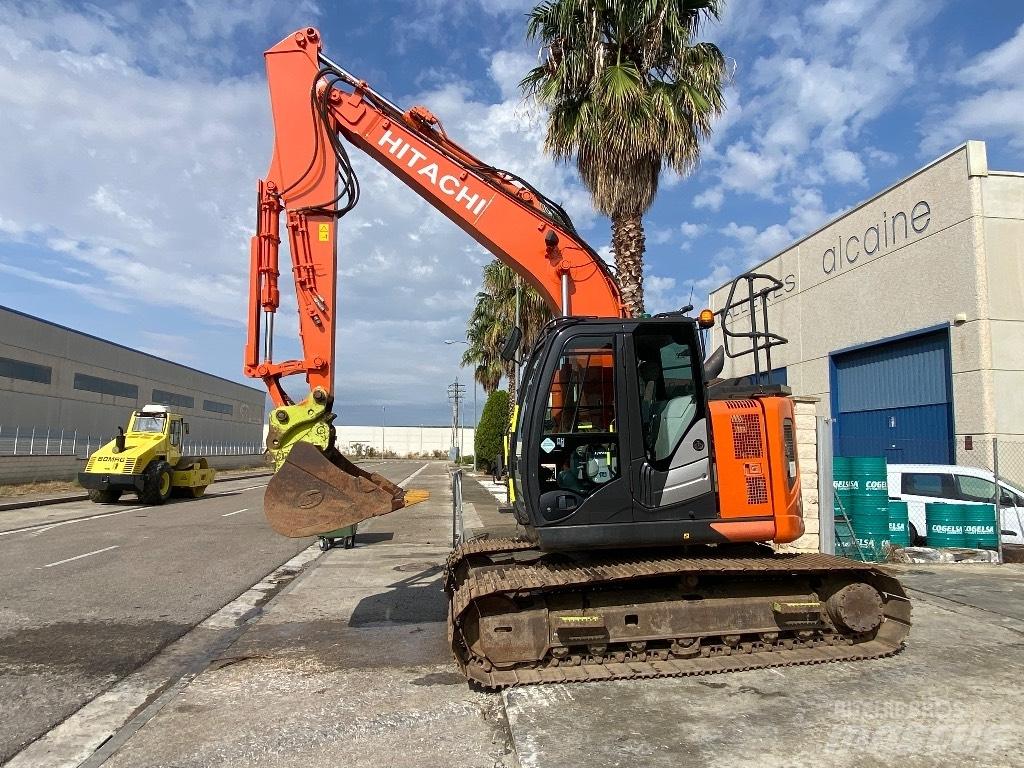 Hitachi ZX 135 US-6 履带挖掘机