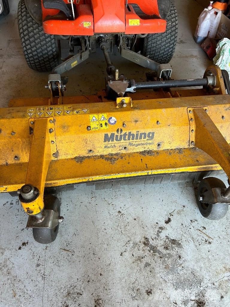 Kubota F 251 装载牵引式割草机