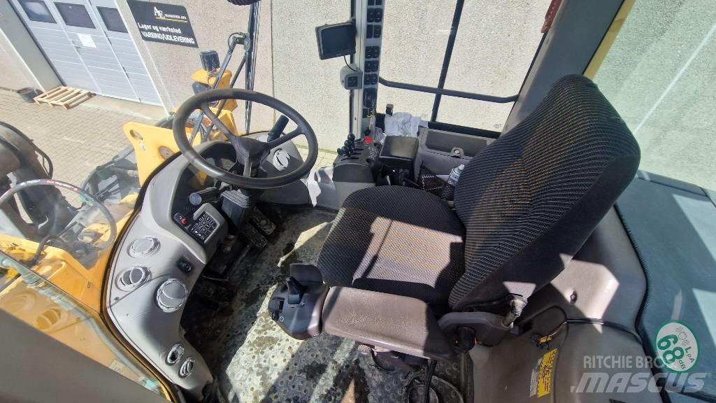 Volvo L 120 F 轮式装载机