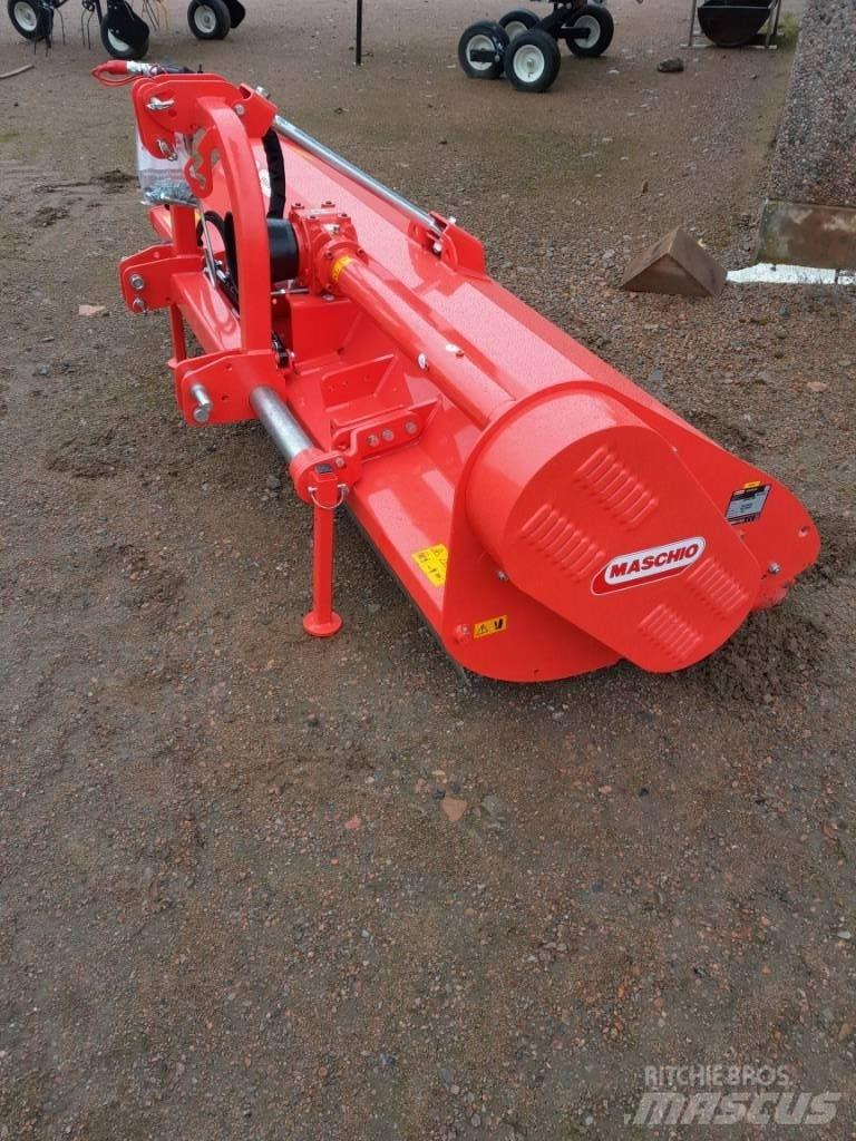 Maschio Brava 250 L 牧场割草机和切顶器