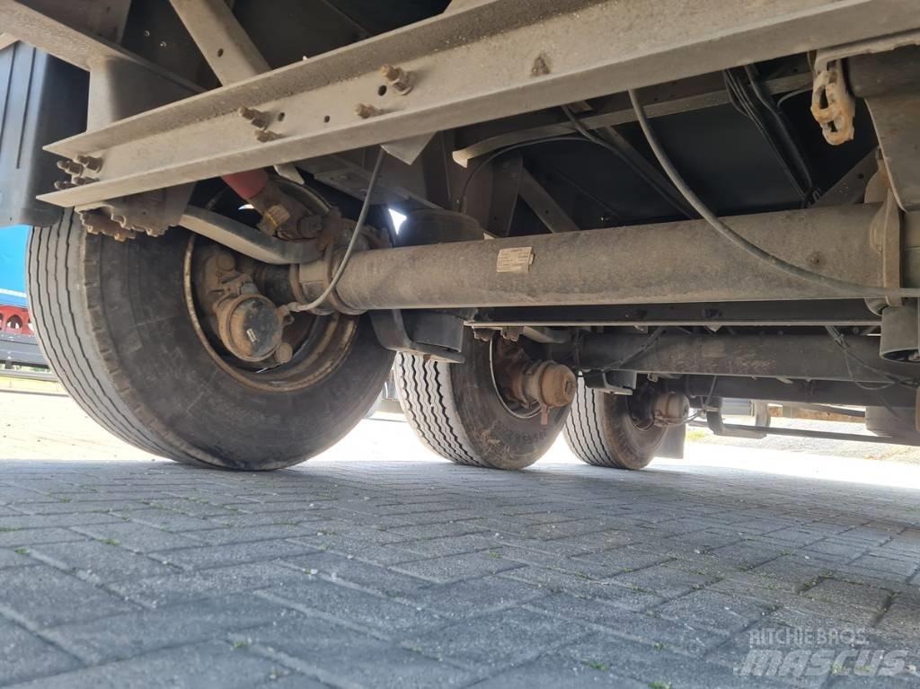 Schmitz SCS 24 侧帘半挂车