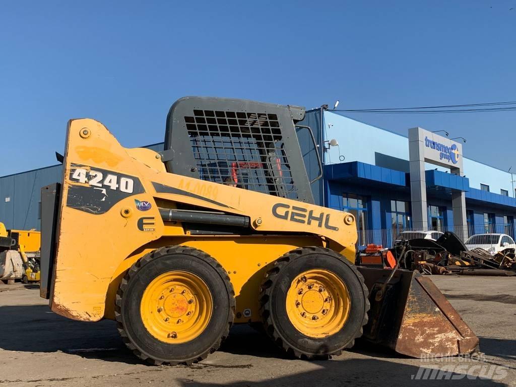 Gehl 4240 滑移装载机