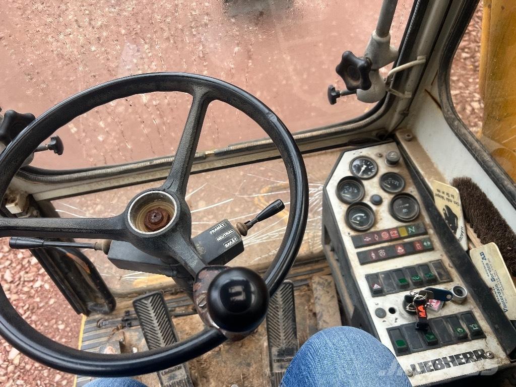 Liebherr 902 轮式挖掘机