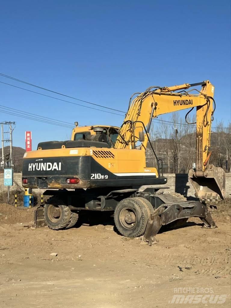 Hyundai R210W-9 轮式挖掘机