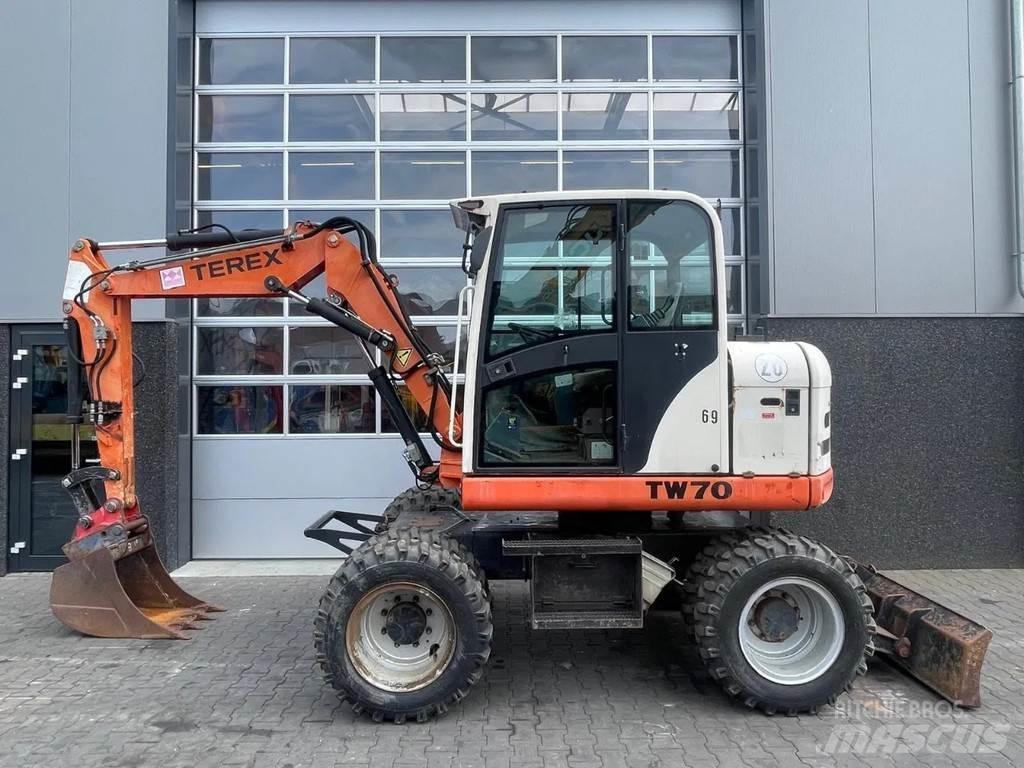 Terex TW70 小型挖掘机