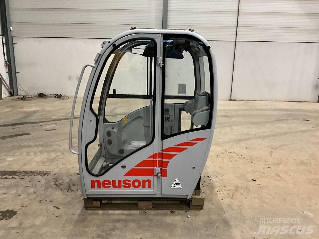 Neuson 2503 / 3503 驾驶室与内部