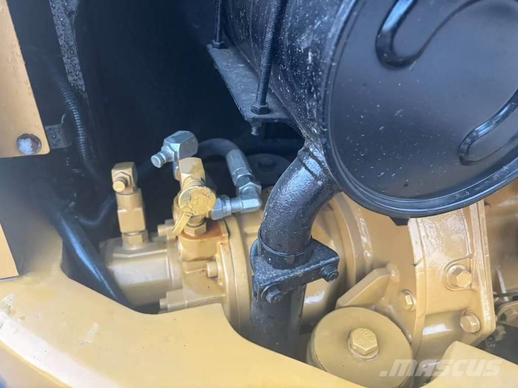 CAT 305 C CR 小型挖掘机