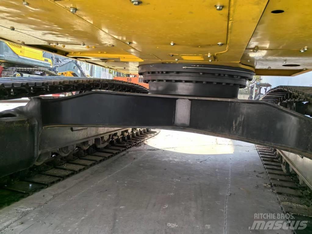 Komatsu PC 220-8 履带挖掘机