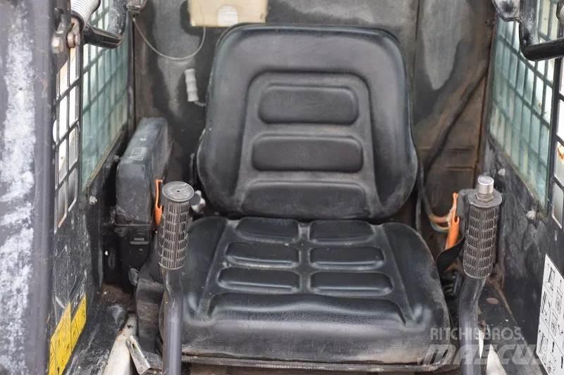 Bobcat S70 滑移装载机