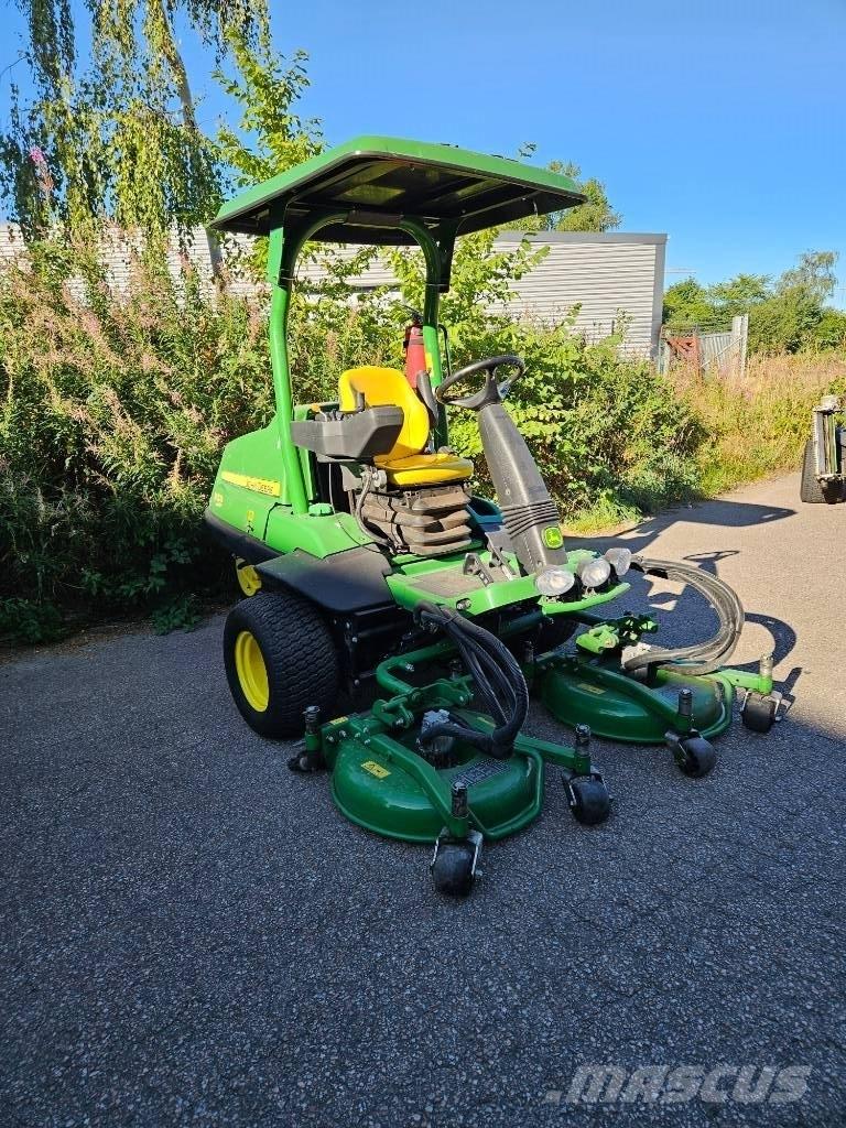 John Deere 7400 A 长草、修正和环绕割草机