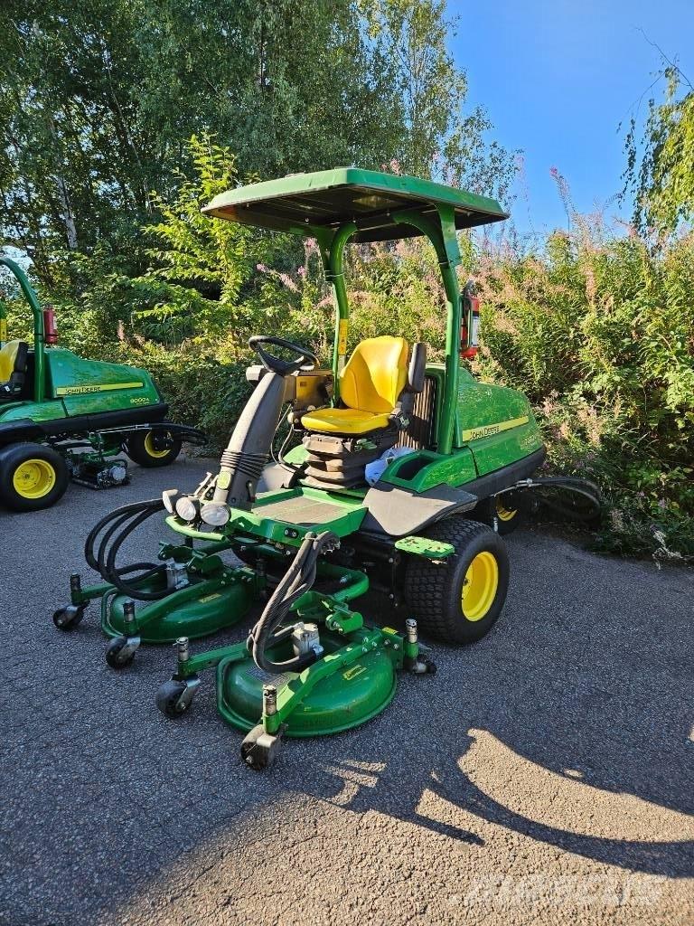 John Deere 7400 A 长草、修正和环绕割草机