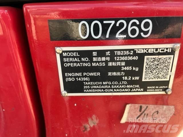 Takeuchi TB235 小型挖掘机