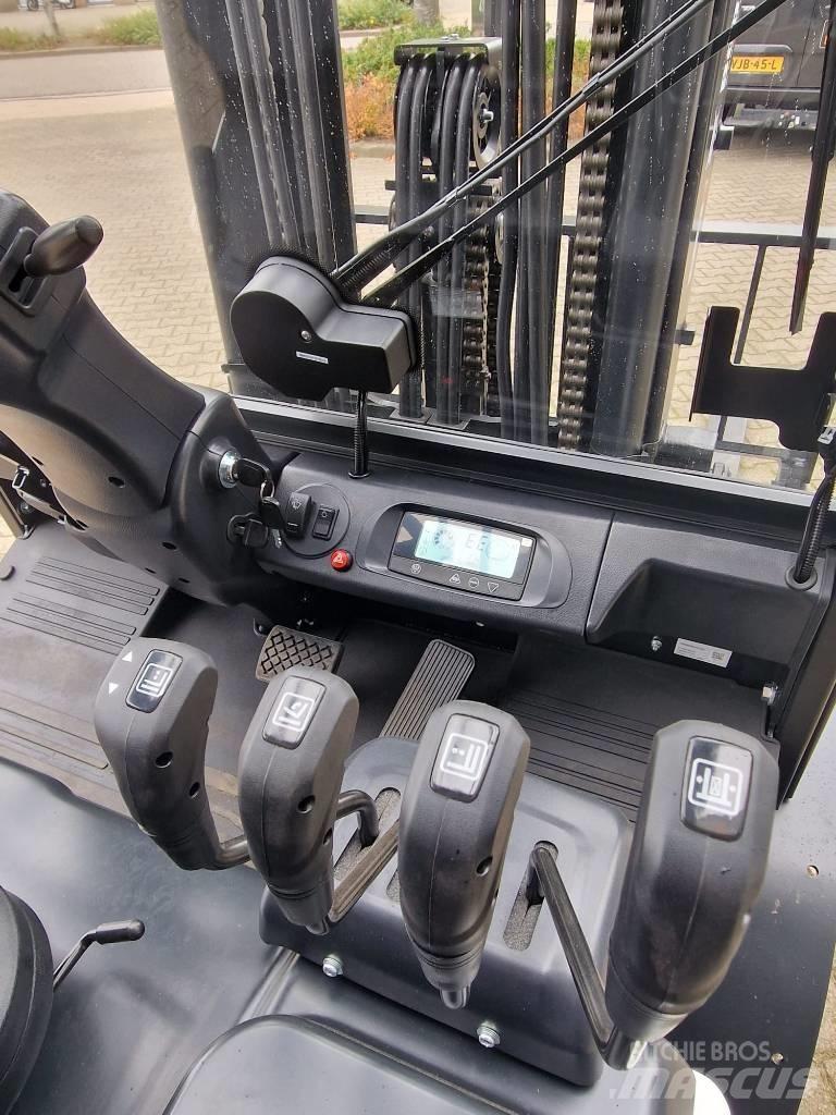 Bobcat B 30 X-7 Plus 电动叉车