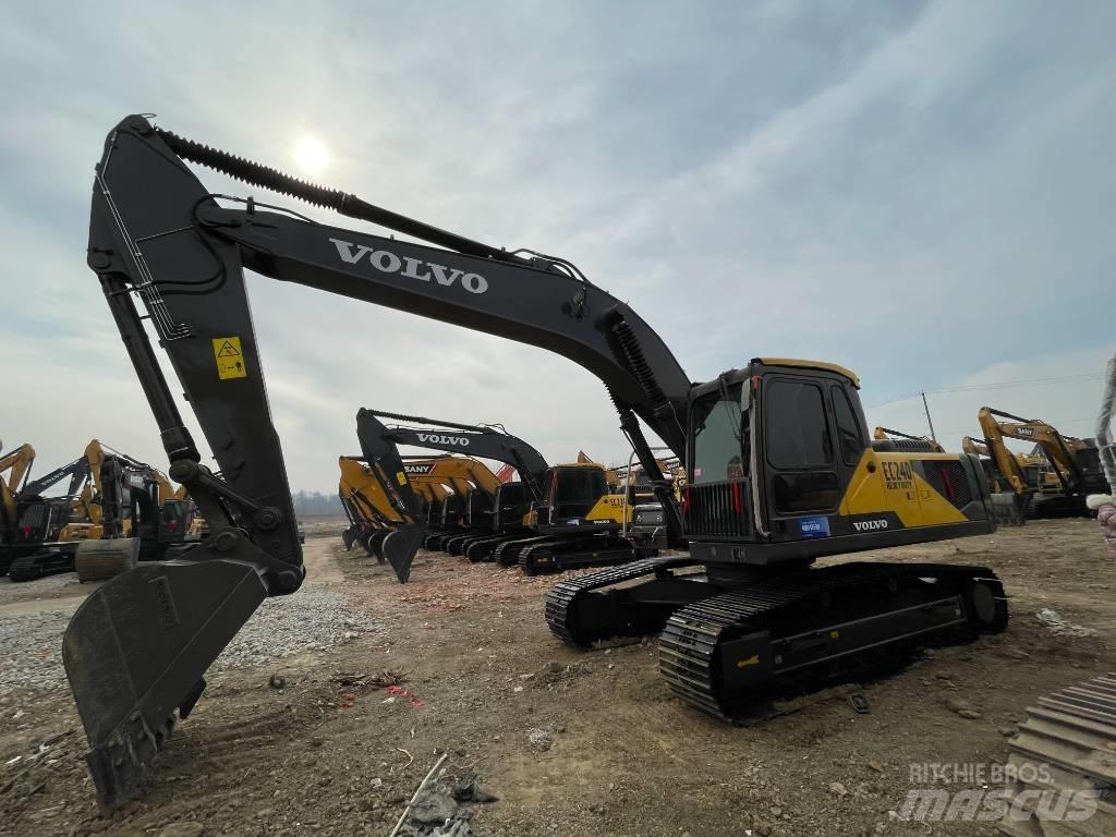 Volvo EC240D 履带挖掘机