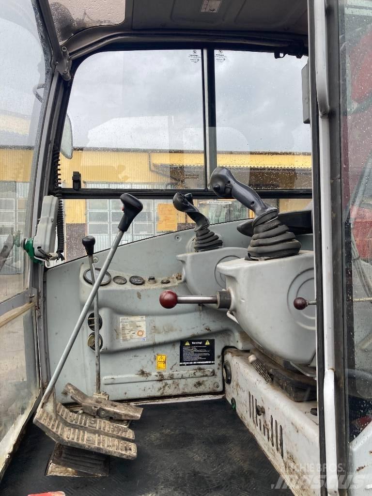 Neuson 8003 中型挖掘机