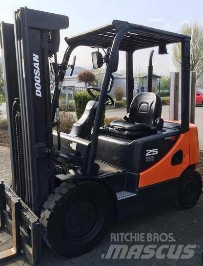 Doosan D25S-5 柴油叉车