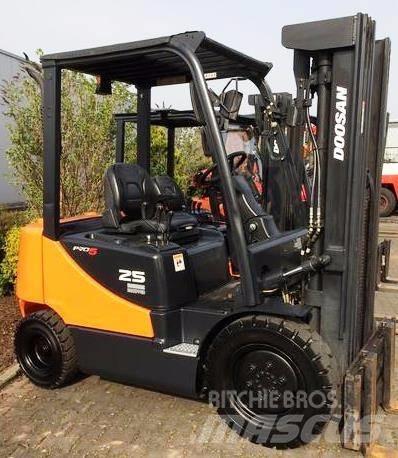 Doosan D25S-5 柴油叉车