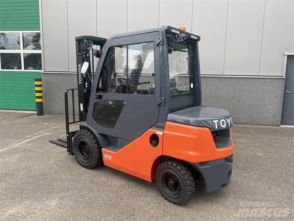 Toyota 52-8FDF25 柴油叉车