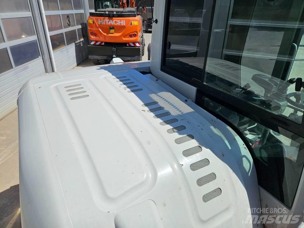 Takeuchi TB295W 轮式挖掘机