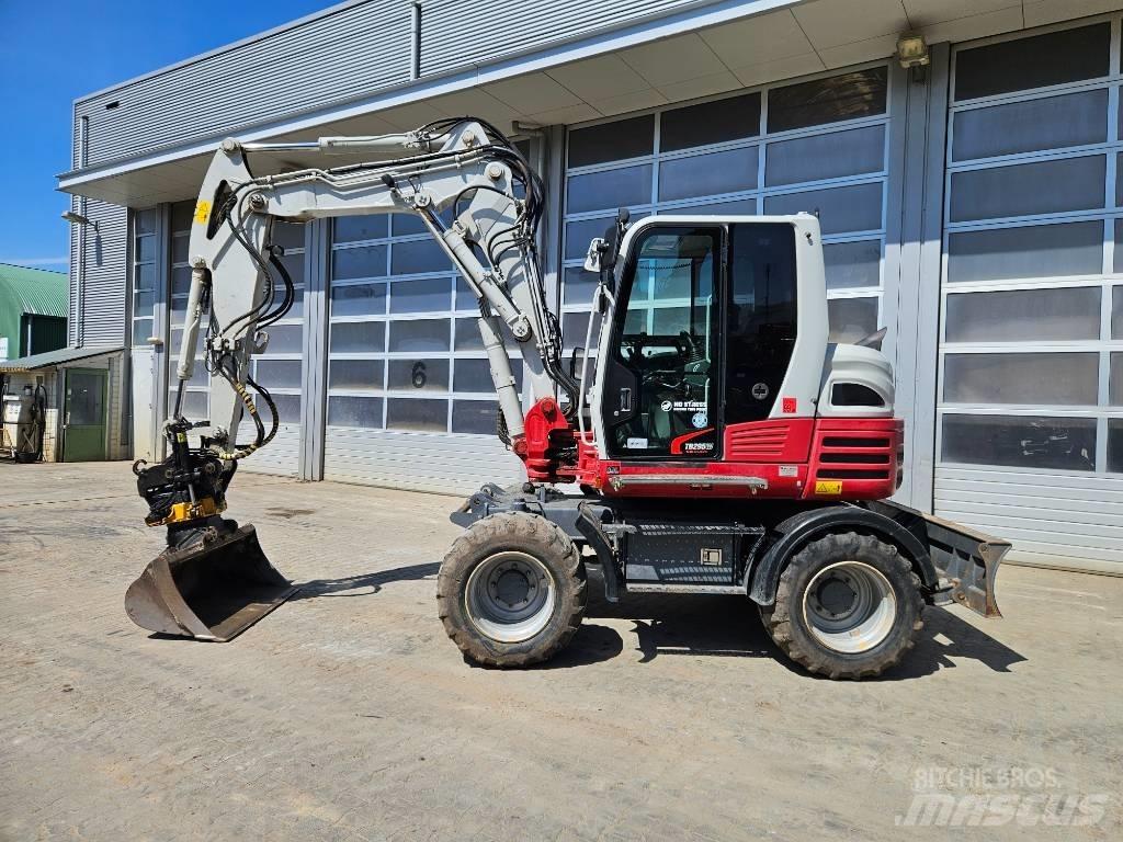 Takeuchi TB295W 轮式挖掘机