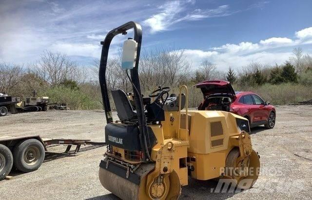 CAT CB 34 B 双轮压路机