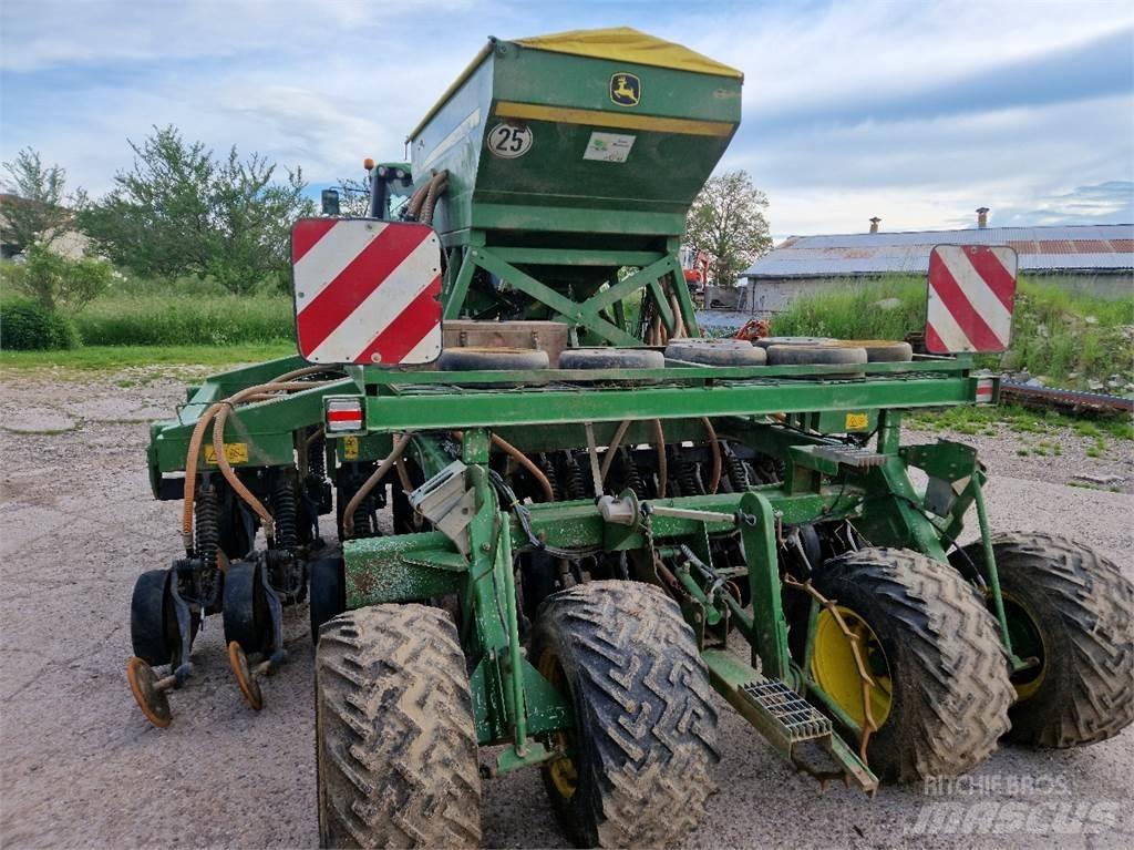 John Deere 750 A 多功能条播机