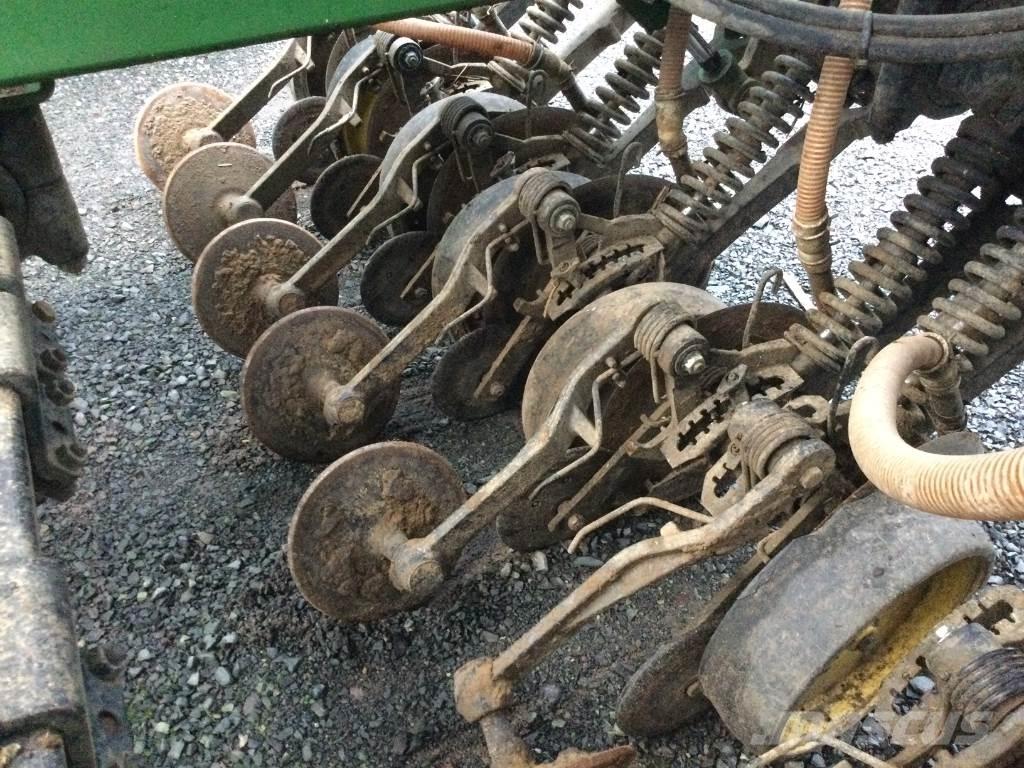 John Deere 750 A 多功能条播机