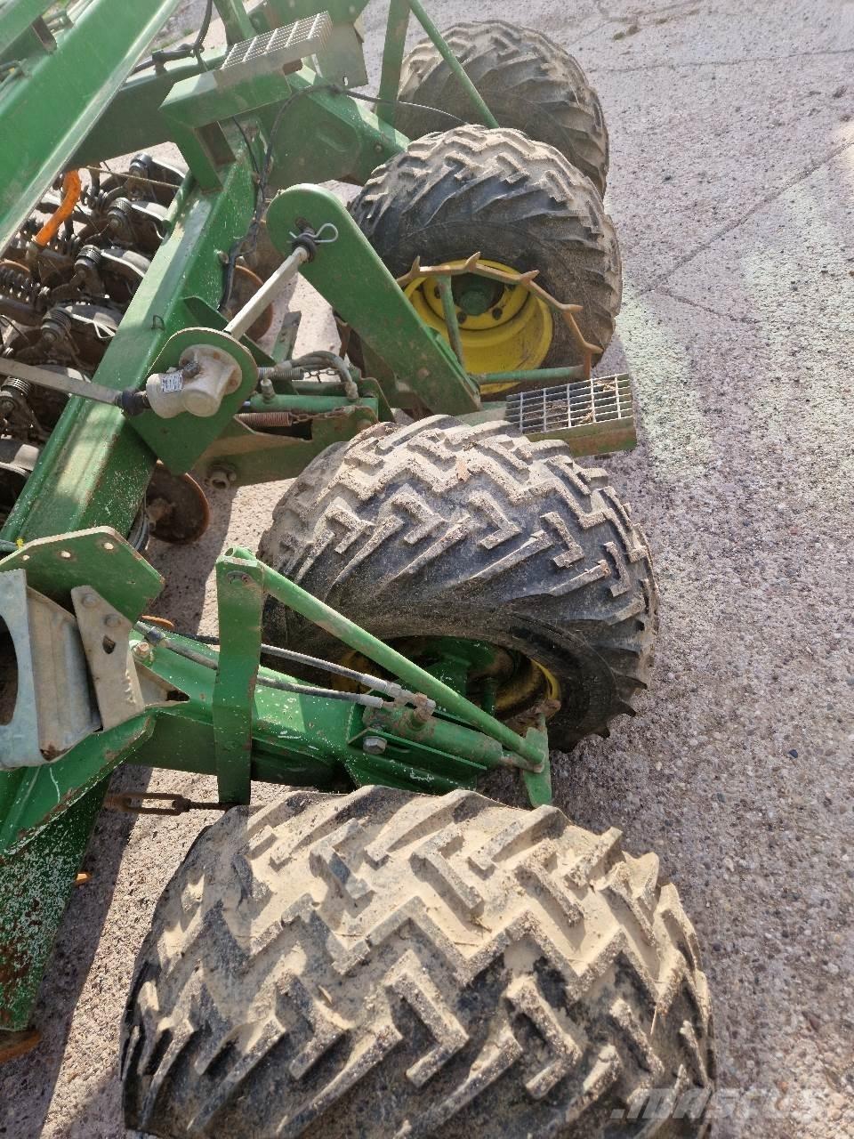 John Deere 750 A 多功能条播机