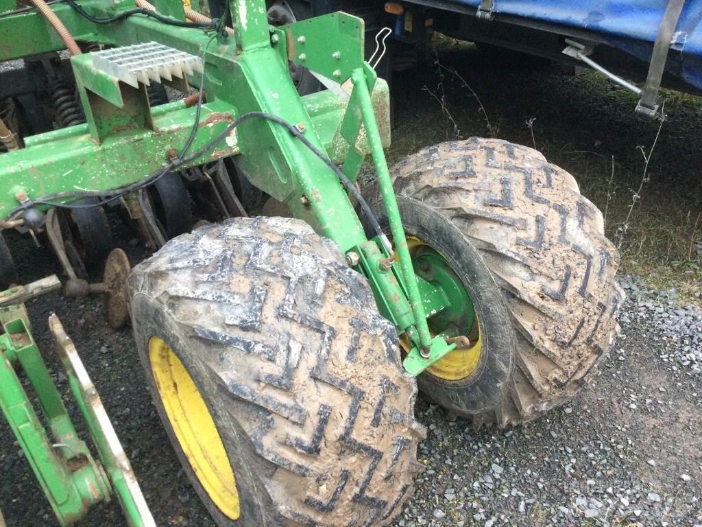 John Deere 750 A 多功能条播机