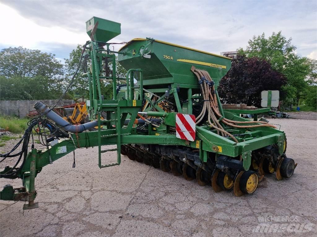 John Deere 750 A 多功能条播机