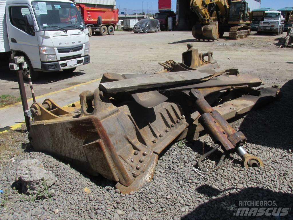 CAT D8T-15 履带式推土机