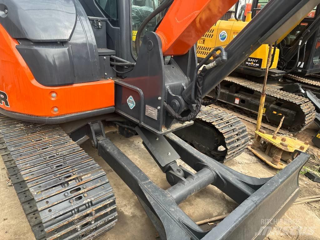 Hitachi ZX68USR-5A 小型挖掘机