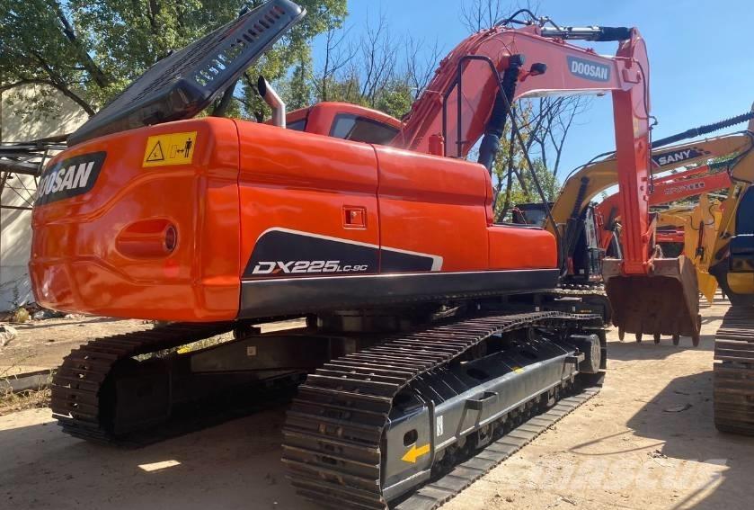 Doosan DX225 履带挖掘机