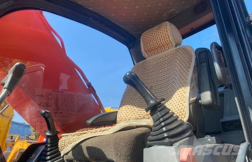 Doosan DX225 履带挖掘机